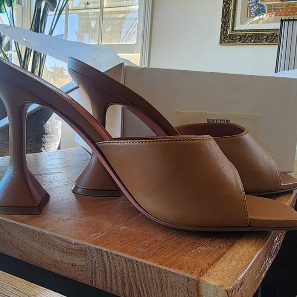 Amina Muaddi Lupita leather sandals size: 39 Nude/Beige/Camel - Picture 12 of 13